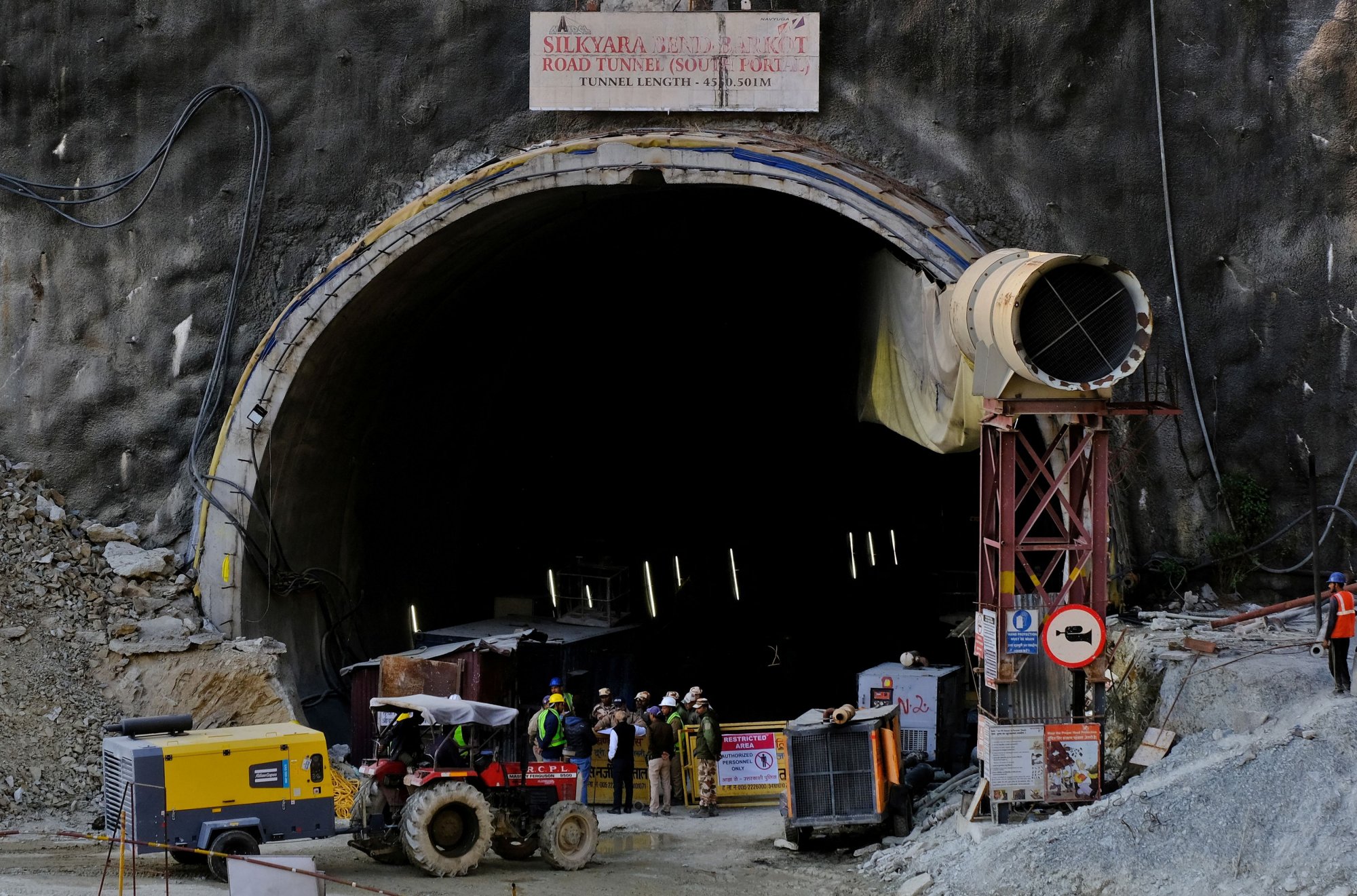 2023 11 17T162739Z 1207166267 RC2YE4A0I55Q RTRMADP 5 INDIA TUNNEL COLLAPSE 1.jpg