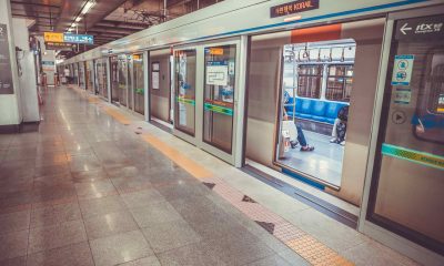 A Seoul subway train.jpg