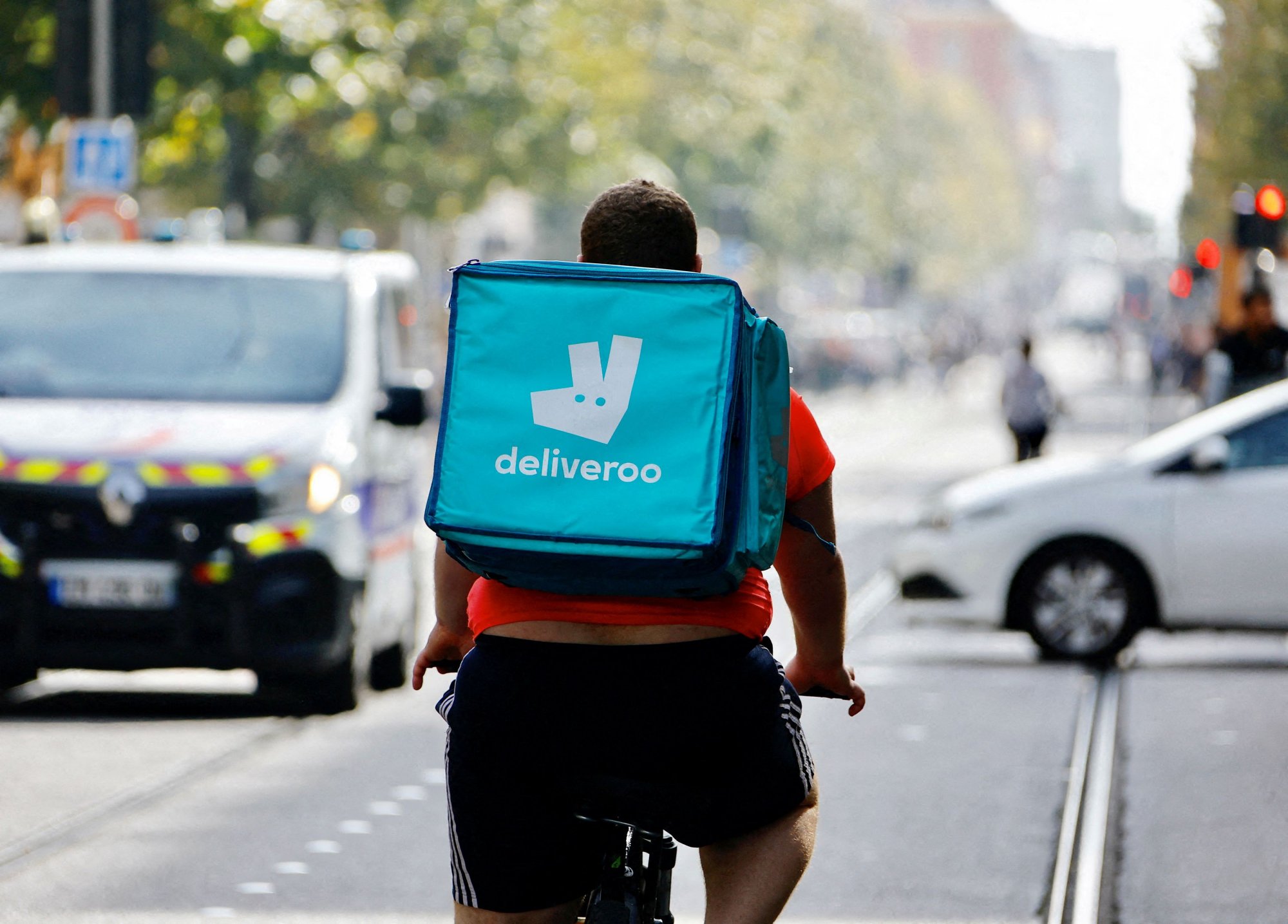 2023 11 21T112350Z 522904631 RC2B8X9XABS5 RTRMADP 5 BRITAIN COURT DELIVEROO.jpg