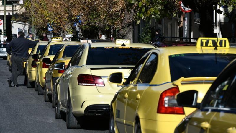 taxi kitrino xroma athina 4.jpg