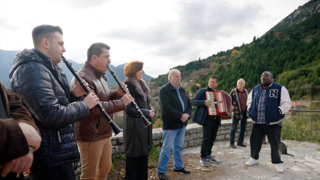 «Φτάσαμε»: Ο Ζερόμ Καλούτα μάς ταξιδεύει στην Ορεινή Ναυπακτία