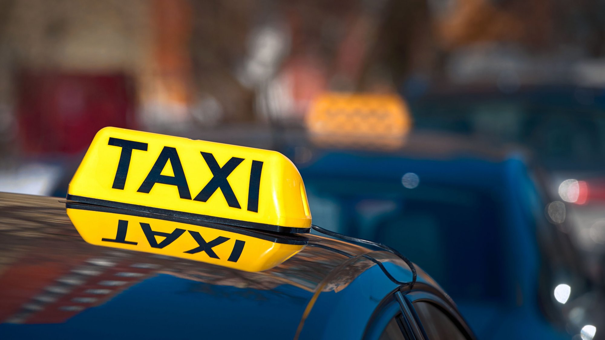 taxishutterstock scaled 1.jpg