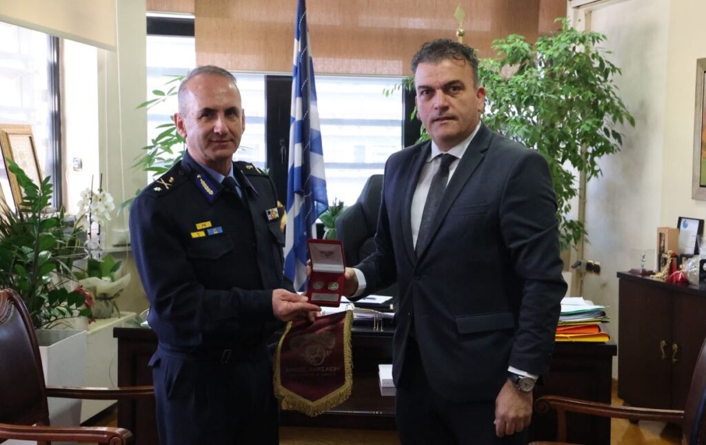 Με τον Διοικητή 1ης Στρατιάς και τον Διοικητή της Πυροσβεστικής Υπηρεσίας Θεσσαλίας συναντήθηκε ο Δήμαρχος Λαρισαίων