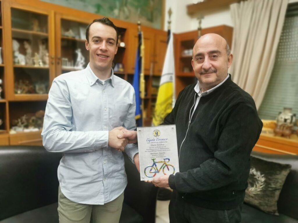Τον πρωταθλητή ποδηλασίας Ζήση Σούλιο βράβευσε ο δήμαρχος Τρικκαίων Ν. Σακκάς