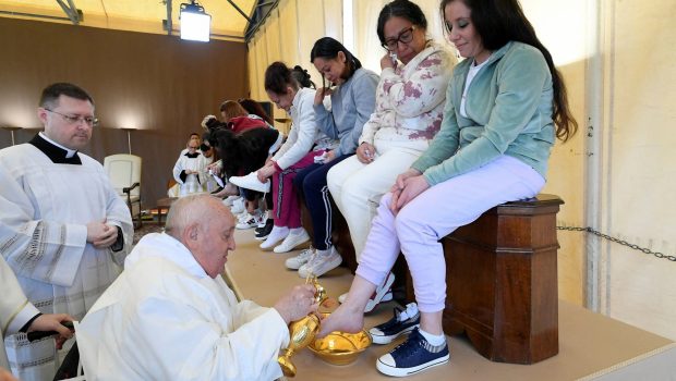 2024 03 28T181344Z 709004998 RC23V6ATW28Z RTRMADP 5 RELIGION EASTER POPE FOOT WASHING 620x350.jpg