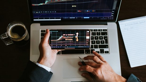 stock market trader analyzing bitcoin price trend 2021 08 28 14 29 48 utc 620x350.jpg