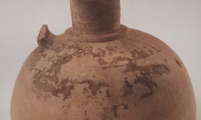 Πρώιμη κορινθιακή οινοχόη με πώμα 620 600 π.Χ. 820x1024.jpg
